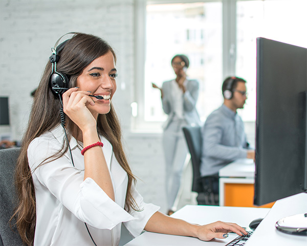 a smiling women working on technical support team for BIStrainer LMS